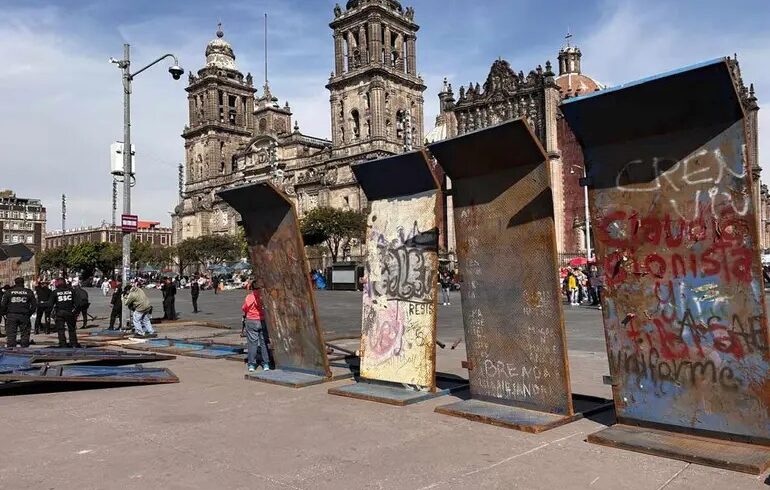 Vallas en Palacio Nacional son para proteger el recinto y evitar violencia: Sheinbaum