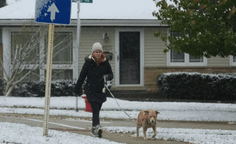 Primeras nevadas en EU ponen en alerta hasta 14 estados por bajas temperaturas