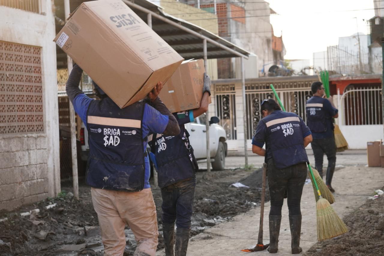 JUNIOR H IMPULSA BRIGADAS SAD BOYS EN POZA RICA, VERACRUZ, PARA AYUDAR A FAMILIAS AFECTADAS POR INUNDACIONES