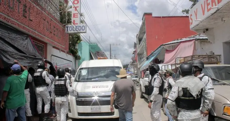 Hallan a 21 migrantes de varios países en hotel de Chiapas