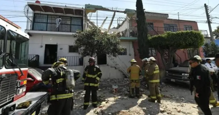 Explosión por acumulación de gas destruye vivienda en Guadalajara