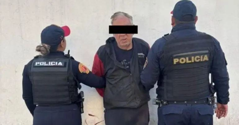 Cae adulto mayor tras disparar rifle de postas contra primaria en Molino de Rosas