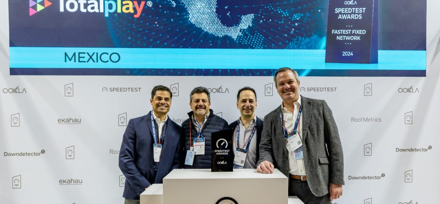 CEO de Totalplay, Eduardo Kuri, recibe premio en el MWC 2025 de Barcelona, consolidando a la empresa como la mejor