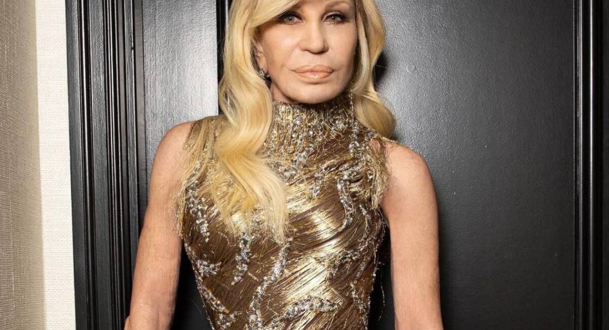 Donatella Versace deja la dirección creativa de Versace tras casi 30 años al frente