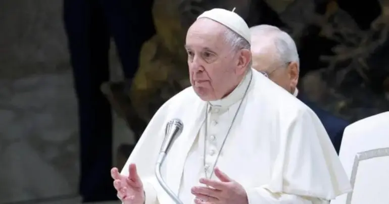 Papa Francisco registra una ‘gradual y leve mejoría’; agradece a médicos