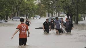 «Nunca vimos algo así»: Inundaciones en Argentina dejan al menos 10 muertos