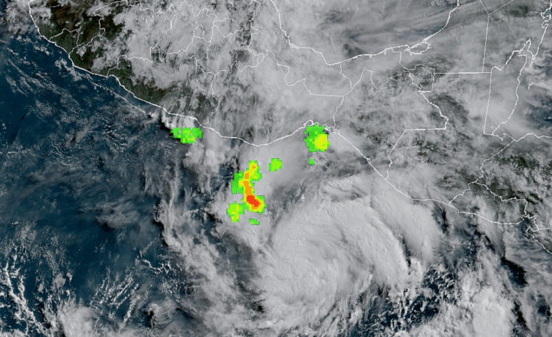 Tormenta tropical Erick agarra fuerza y chocará como huracán categoría 2 en México