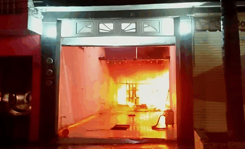 Atacan vivienda de alcaldesa de Queréndaro, Michoacán; incendian su casa