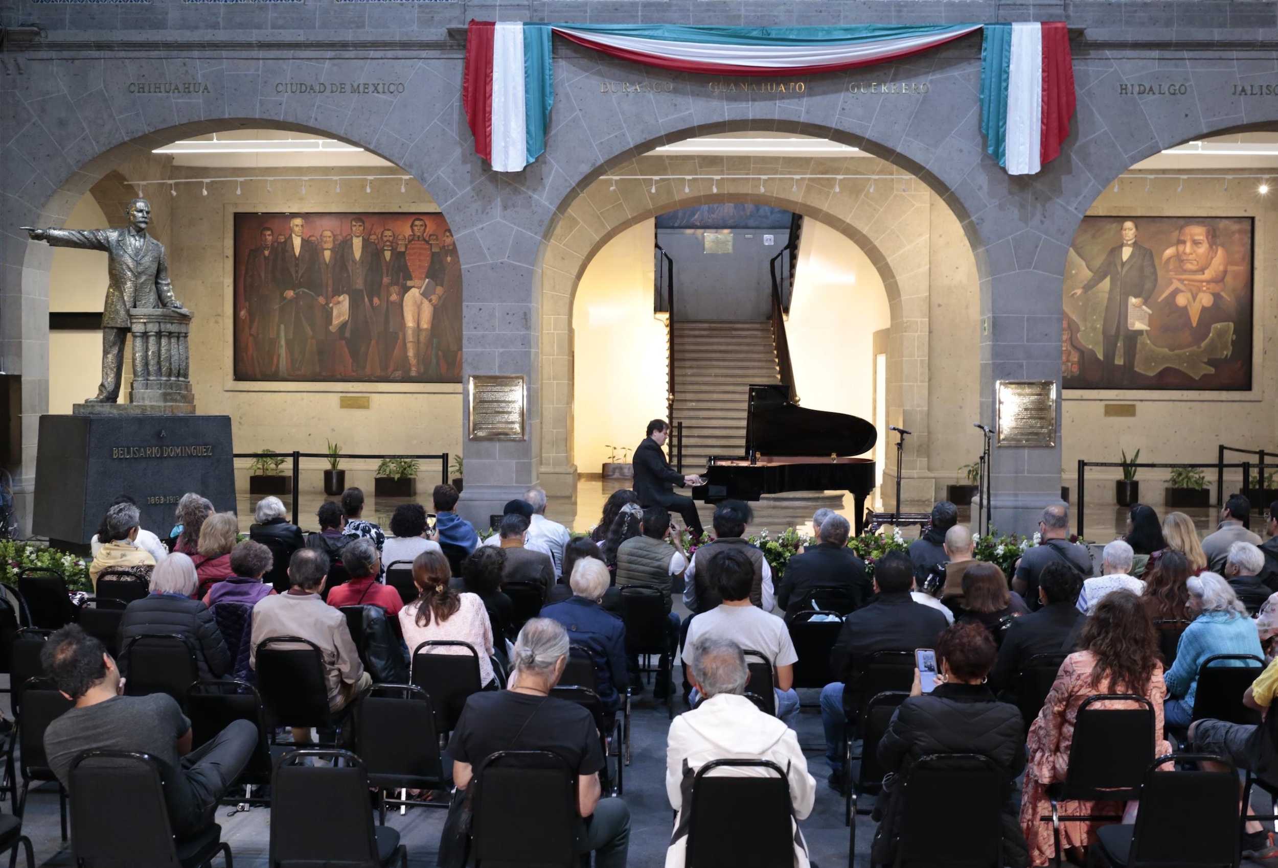 Suenan Amadeus Mozart y Frederic Chopin en el grand piano de la Casona de Xicoténcatl