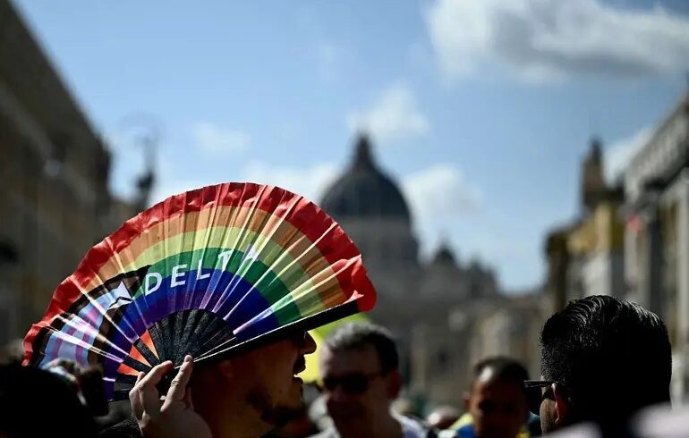 El Vaticano recibe el primer gran peregrinaje LGBT+ oficial en el marco del Jubileo