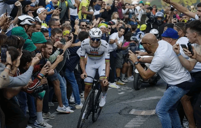 Pogacar arrasa Il Lombardia; Isaac del Toro destaca en el Top-5