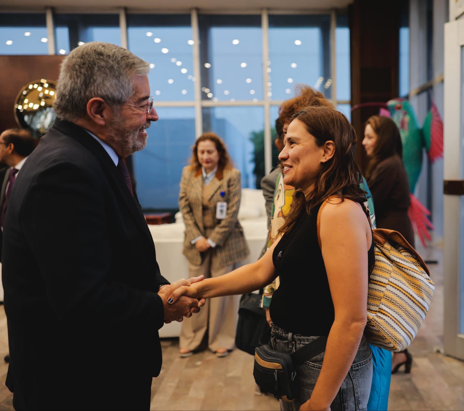 Llegan al AICM 6 mexicanos de la Flotilla Global Sumud