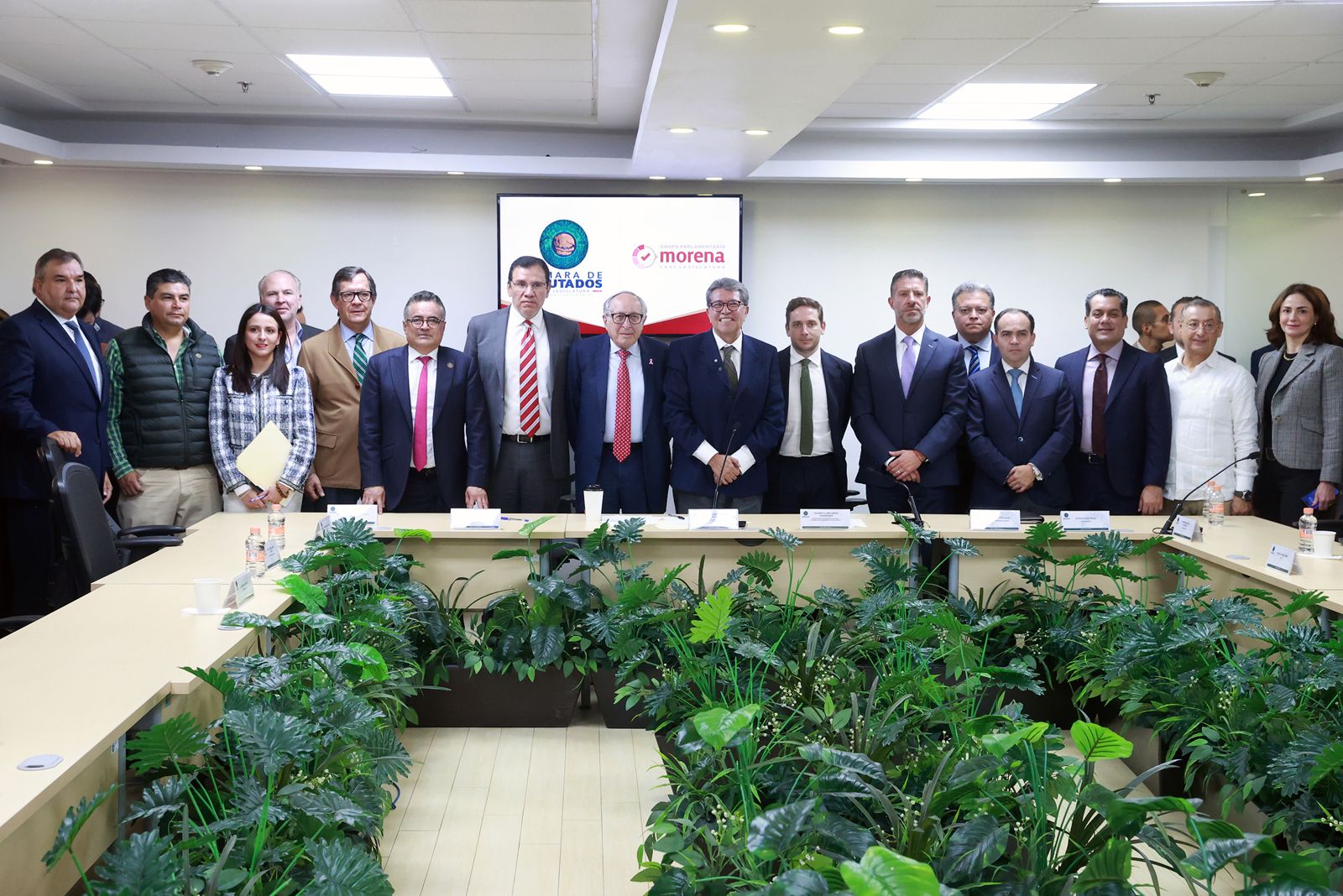 Coca-Cola México construye soluciones para impulsar hábitos más saludables con el gobierno de México