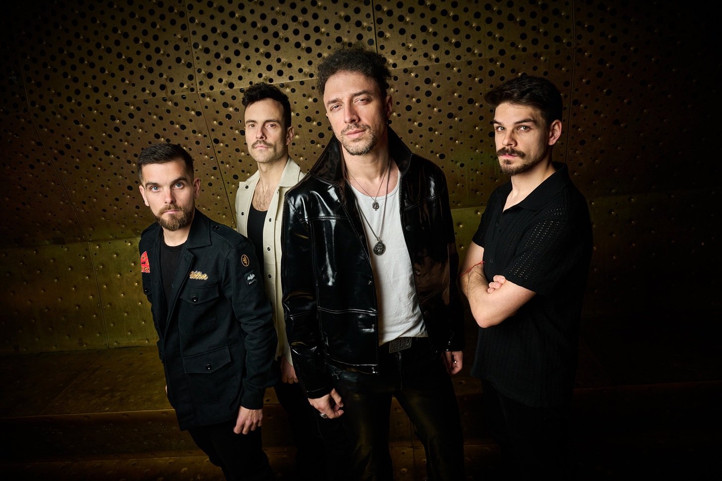 SHINOVA y Nina (Morgan) iluminan el presente con un canto compartido que llega a México