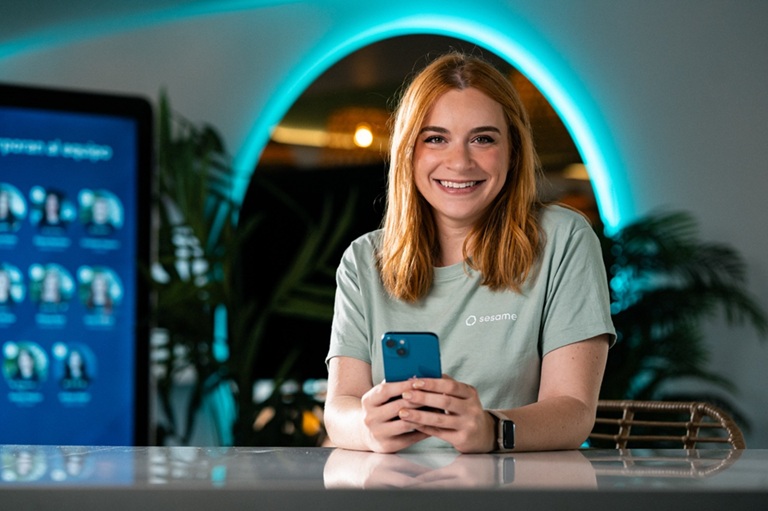 Adiós al reloj checador: Sesame apuesta por un fichaje digital más flexible y seguro