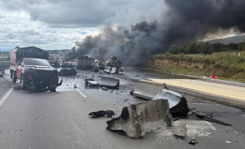 Colisión de dos pipas provoca explosión en la México-Puebla