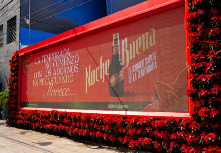 La CDMX florece con Noche Buena: un mural que da la bienvenida a la temporada