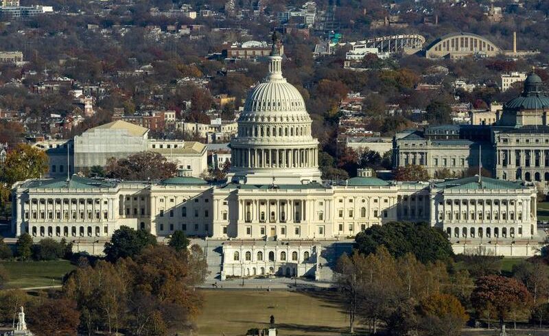 (Multimedia) Senado de EE. UU. bloquea propuesta para limitar poderes de Trump en acciones militares en Venezuela