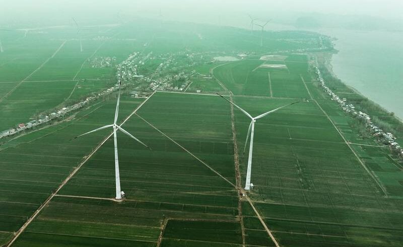 (Multimedia) Nueva capacidad instalada de energía eólica y solar de China aumenta 22% en 2025