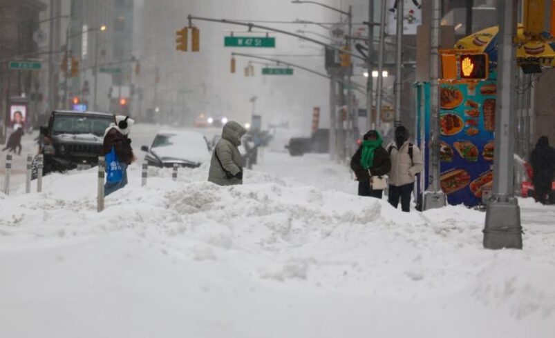 Gran tormenta invernal en EU deja saldo de por lo menos once muertos